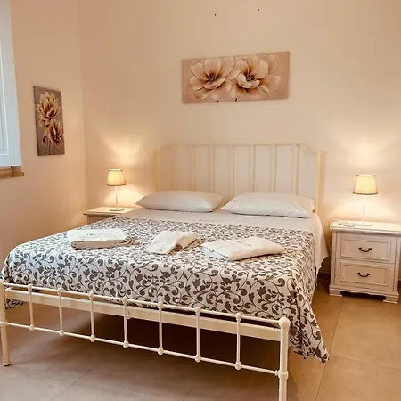 Dimore Di - La Corte Pensión 4*