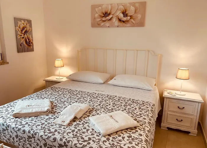 Dimore Di - La Corte Gasthof Lecce